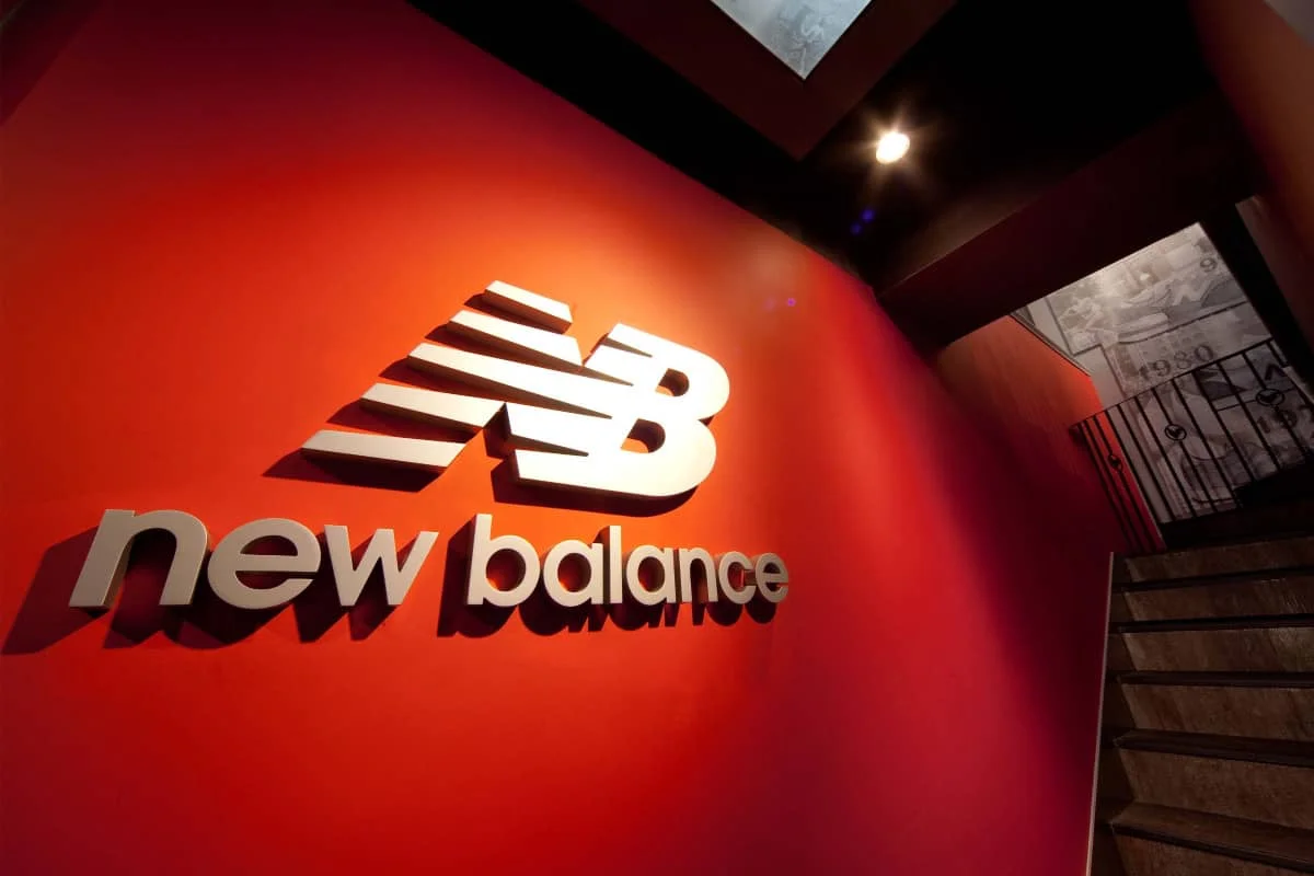 client-case-study-sensory-branding-scent-marketing-events-new-balance-experience-store-beijing-stairs